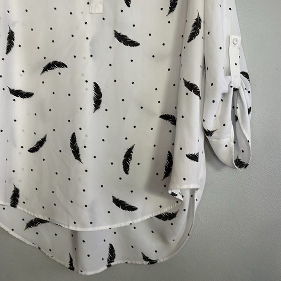 DR2 women white vneck lightweight blouse w/feather print, polkadots & 3/4 sleeve - Picture 5 of 10